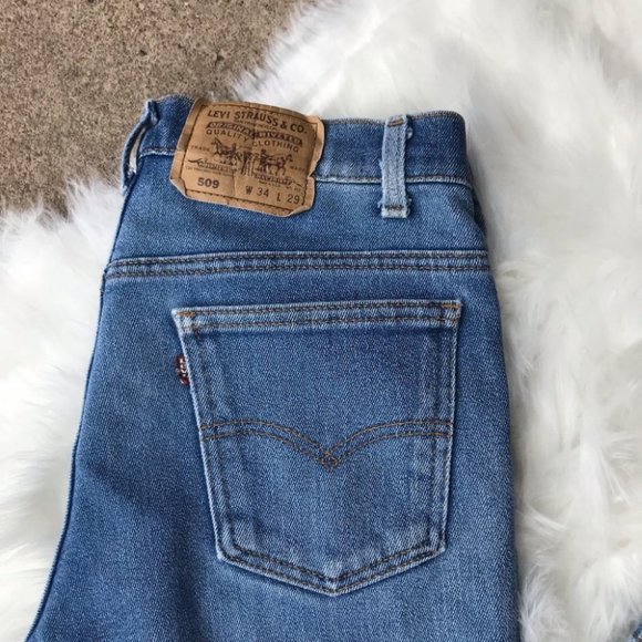 Men's Levi Strauss Medium Denim Jeans! - Picture 2 of 4